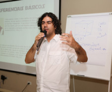 Cada um dos seis simpósios tem participação de 500 professores da rede estadual de ensino. Oficinas, palestras e discussões fazem parte do evento.
