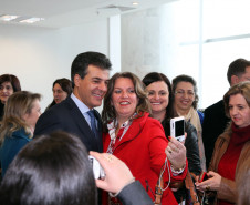 Um grupo formado por 42 diretores de escolas estaduais do Núcleo Regional de Educação de Pato Branco, esteve no Palácio Iguaçu, em Curitiba.