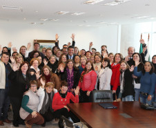Um grupo formado por 42 diretores de escolas estaduais do Núcleo Regional de Educação de Pato Branco, esteve no Palácio Iguaçu, em Curitiba.