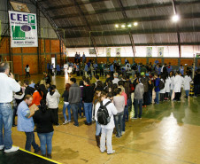 Drones com vôos controlados por rádio e robôs andando em trilhos e cordas marcaram o Primeiro Desafio de Robótica, realizado nesta quarta-feira (28) pelo Centro Estadual de Educação Profissional Pedro Boaretto Neto, em Cascavel, na região Oeste do Estado. 28-05-14.  