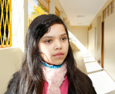 Novo Colégio Estadual Jardim Canadá, em Cascavel, na foto a aluna Maria Gabriela da Rocha Meire. 28-05-14.  