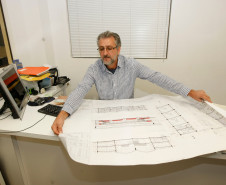 Centro Estadual de Educação Profissional Pedro Boaretto Neto, em Cascavel, poderá atender até 3,7 mil alunos após conclusão de obra, na foto o diretor Nildo Santello. 27-05-14.