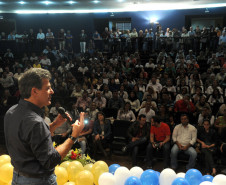 O governador Beto Richa assinou nesta sexta-feira (30/05) a ordem de serviços para início das obras de reforma do Colégio Estadual Rui Barbosa, a mais antiga e tradicional escola de Jacarezinho, no Norte Pioneiro. Ele ressaltou que mais de 3 mil colégios estaduais estão passando por reforma ou ampliação. “Isso demonstra o nosso compromisso por uma educação de qualidade, como é aqui em Jacarezinho, com a reforma de um dos mais tradicionais colégios do Paraná”, afirmou.
