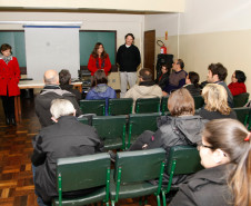 Diretores, coordenadores e professores das Casas Familiares Rurais da França, da região de Rhône-Alpes, conheceram nessa segunda-feira (2) as instalações do Centro Estadual de Educação Profissional Newton Freire Maia, em Pinhais, Região Metropolitana de Curitiba. Durante a visita os profissionais conversaram com professores e alunos sobre o funcionamento dos cursos.