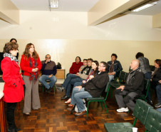 Diretores, coordenadores e professores das Casas Familiares Rurais da França, da região de Rhône-Alpes, conheceram nessa segunda-feira (2) as instalações do Centro Estadual de Educação Profissional Newton Freire Maia, em Pinhais, Região Metropolitana de Curitiba. Durante a visita os profissionais conversaram com professores e alunos sobre o funcionamento dos cursos.