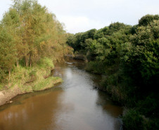 Na foto, Rio Vermelho, que será monitorado pelos alunos das duas escolas, é afluente do Rio Iguaçu, manancial da Sanepar em União da Vitória.