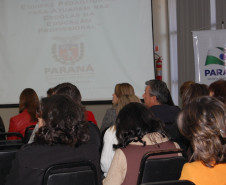 A Secretaria de Estado da Educação iniciou as atividades, nessa segunda-feira (2), em Foz do Iguaçu, do Simpósio da Formação das Equipes Pedagógicas para Atuarem nas Escolas da Educação Profissional. O evento promove uma maior integração entre cerca de 300 pedagogos e coordenadores de cursos de escolas que ofertam curso de técnicos de 16 núcleos regionais de educação.