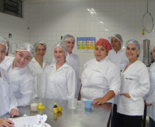 Curso Técnico em Nutrição e Dietética forma profissionais que trabalham com transporte, armazenamento, seleção e preparo de alimentos.