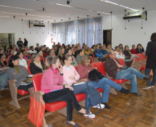 Proposta busca melhorar trabalho de professores e pedagogos de escolas da região para garantir atendimento adequado a alunos deficientes.
