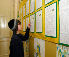 Exposição sobre a Copa do Mundo 2014 no Colegio Estadual Dom Pedro II, na foto o aluno Lucas Frison. 05-06-14.  