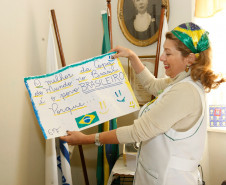 Exposição sobre a Copa do Mundo 2014 no Colegio Estadual Dom Pedro II, na foto a Diretora Ruthi Mara Tentin Moraes. 05-06-14. 