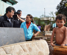 Governador Beto Richa, acompanhado do prefeito de Guarapuava, César Silvestri Filho, verifica os estragos causados pelas chuvas do fim de semana no município. 09/06/2014.