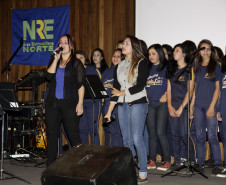 Encontro de grêmios estudantis e representantes de turmas do NRE da Área Metropolitana Norte reúne professores e alunos em Pinhais.