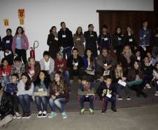Encontro de grêmios estudantis e representantes de turmas do NRE da Área Metropolitana Norte reúne professores e alunos em Pinhais.