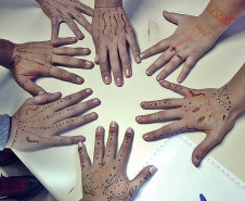 Temas diferenciados com cultura oriental e indígena tornam aulas de Arte mais dinâmicas e contribuem para formação cultural de alunos.