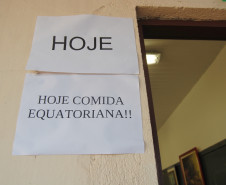 As merendeiras da Escola Estadual Pedro II, em Curitiba, organizaram um cardápio internacional com os alimentos da merenda escolar
