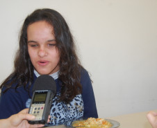A estudante do 9º ano, Vitória Gisele de Ramos, não curte muito a Copa, mas aprovou a iniciativa do cardápio diferenciado. “Não ligo muito para a Copa, mas o prato servido hoje (aguado de galinha) eu adorei”, contou a aluna.