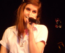 O palco do Centro Cultural Gilberto Mayer, de Cascavel, esteve repleto de grandes talentos musicais na noite de quarta-feira (11), no lançamento do disco do Festival Artístico da Canção Estudantil (FACE), edição de 2013. As 15 canções que compõem o repertório foram apresentadas às autoridades, diretores, professores, funcionários, equipe do Núcleo da Educação, pais e amigos dos alunos que gravaram o disco.