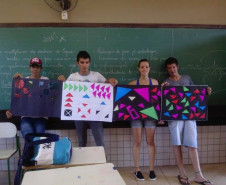 As aulas de Arte do Centro Estadual de Educação Profissional Agrícola Mohamad Ali Hamze, em Cambará, no Norte Pioneiro, estão mais diversificadas e práticas. Além dos períodos tradicionais - grego, romano e renascentista, os alunos do segundo ano do ensino médio também estudam outras culturas, como a indiana, japonesa e africana, além da indígena e paranaense. 