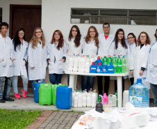 As famílias da região do bairro Uberaba, em Curitiba, que tiveram suas casas invadidas pela água vão receber a doação de materiais de limpeza para higienização de suas casas. A colaboração é dos alunos do curso técnico em Química do Centro Estadual de Educação Profissional de Curitiba (Ceep), em conjunto com a Paróquia São Paulo Apóstolo.