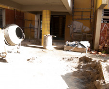 O Colégio Estadual Ambrósio Bini, em Almirante Tamandaré, na Região Metropolitana de Curitiba. está quase pronto para receber os alunos. Depois de mais de 10 anos de abandono do prédio, o governador Beto Richa contratou serviços especializados para recuperação do maior colégio do município. O investimento de R$ 1,8 milhão beneficiará mil alunos.