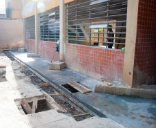 O Colégio Estadual Ambrósio Bini, em Almirante Tamandaré, na Região Metropolitana de Curitiba. está quase pronto para receber os alunos. Depois de mais de 10 anos de abandono do prédio, o governador Beto Richa contratou serviços especializados para recuperação do maior colégio do município. O investimento de R$ 1,8 milhão beneficiará mil alunos.