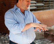 O Colégio Estadual Ambrósio Bini, em Almirante Tamandaré, na Região Metropolitana de Curitiba. está quase pronto para receber os alunos. Depois de mais de 10 anos de abandono do prédio, o governador Beto Richa contratou serviços especializados para recuperação do maior colégio do município. O investimento de R$ 1,8 milhão beneficiará mil alunos.