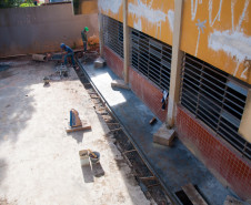 O Colégio Estadual Ambrósio Bini, em Almirante Tamandaré, na Região Metropolitana de Curitiba. está quase pronto para receber os alunos. Depois de mais de 10 anos de abandono do prédio, o governador Beto Richa contratou serviços especializados para recuperação do maior colégio do município. O investimento de R$ 1,8 milhão beneficiará mil alunos.