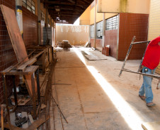 O Colégio Estadual Ambrósio Bini, em Almirante Tamandaré, na Região Metropolitana de Curitiba. está quase pronto para receber os alunos. Depois de mais de 10 anos de abandono do prédio, o governador Beto Richa contratou serviços especializados para recuperação do maior colégio do município. O investimento de R$ 1,8 milhão beneficiará mil alunos.