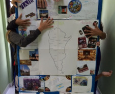 Já no Colégio Estadual Cruzeiro do Sul, em Curitiba, os alunos do curso de Língua Espanhola fizeram painéis sobre a cultura e pontos turísticos da Espanha e da Argentina. “Assistimos a trechos de jogos em que participaram Brasil, Espanha e Argentina e a documentários com opiniões a sobre as três seleções e seus confrontos em mundiais”, disse a professora Eliana de Cássia Nunes.