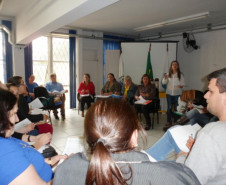 As Universidades Estaduais e as Federais do Paraná começaram nesta semana os encontros com os Núcleos Regionais de Educação e com os orientadores de estudo responsáveis pela formação dos professores inscritos no Pacto pelo Fortalecimento de Ensino Médio.