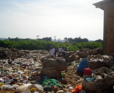 Alunos da Casa Familiar Rural de Reserva, na Região dos Campos Gerais, puderam conhecer um pouco mais sobre a realidade ambiental do município durante uma visita ao lixão da cidade.