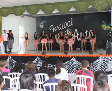 NRE realiza festival de cultura brasileira