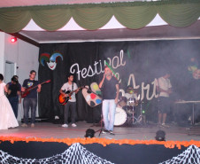 NRE realiza festival de cultura brasileira