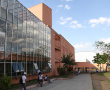 Arns verifica situação física de escolas em Curitiba