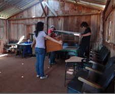 Estudantes criam conteúdo para web rádio e televisão online e também transformam o lixo eletrônico doado pela comunidade em recurso didático