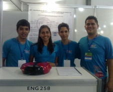 Alunos do ensino médio representaram Estado do Paraná em uma das maiores feiras científicas do Brasil que selecionou 300 projetos.