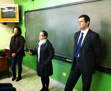 Quatro escolas da rede estadual na região de Ivaiporã, no Norte Central Paranaense, receberam a visita de um representante do Ministério Público, que conversou com alunos e professores. Os temas tratados incluíram o Estatuto da Criança e Adolescente, direitos e deveres dos estudantes, respeito aos profissionais e colegas, responsabilidade dos pais e o uso de drogas.