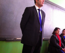 Quatro escolas da rede estadual na região de Ivaiporã, no Norte Central Paranaense, receberam a visita de um representante do Ministério Público, que conversou com alunos e professores. Os temas tratados incluíram o Estatuto da Criança e Adolescente, direitos e deveres dos estudantes, respeito aos profissionais e colegas, responsabilidade dos pais e o uso de drogas.