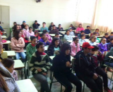 Quatro escolas da rede estadual na região de Ivaiporã, no Norte Central Paranaense, receberam a visita de um representante do Ministério Público, que conversou com alunos e professores. Os temas tratados incluíram o Estatuto da Criança e Adolescente, direitos e deveres dos estudantes, respeito aos profissionais e colegas, responsabilidade dos pais e o uso de drogas.