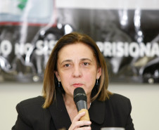 Cerca de 400 pessoas participam nesta semana, em Foz do Iguaçu, do 2º Seminário Estadual de Educação no Sistema Prisional do Paraná. O objetivo é o aprimoramento dos profissionais que atuam com escolarização e qualificação profissional dos presos. 11-08-14.