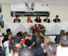 Cerca de 400 pessoas participam nesta semana, em Foz do Iguaçu, do 2º Seminário Estadual de Educação no Sistema Prisional do Paraná. O objetivo é o aprimoramento dos profissionais que atuam com escolarização e qualificação profissional dos presos. 11-08-14.