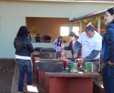 População se uniu para promover melhorias em escola do campo em Terra Boa, além de realizar diversas atividades em evento.