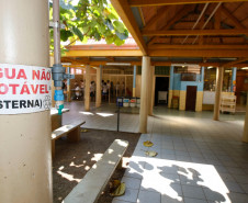 As questões ambientais fazem parte do dia a dia dos alunos, funcionários e professores do Colégio Estadual Eron Domingues, em Marechal Cândido Rondon, no Oeste do Estado. Há quatro anos foram implantadas cisternas para a coleta da água da chuva, e há dois anos o colégio construiu o próprio depósito para armazenamento dos resíduos sólidos. 12-08-14.