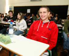 Colégio Estadual Helena Kolody na cidade de Terra Boa, Aluno Mateus Felipe Magon. 14-08-14.