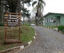 O Centro Estadual Florestal de Educação Profissional (Cefep) Presidente Costa e Silva, na cidade de Irati, no Centro-Sul, é o único colégio público do Paraná que oferece o curso técnico em Florestas. A escola completou 40 anos em 2013 e é referência no Brasil na formação de técnicos para trabalhar com florestas. 18-08-14.