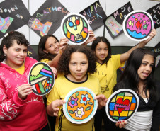 Colégio Estadual Ermelino de Leão, em Curitiba, realiza 2ª Mostra de Arte baseada em Poty Lazarotto. Alunos exibem trabalhos realizados em oficina contraturno.