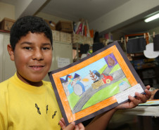 Colégio Estadual Ermelino de Leão, em Curitiba, realiza 2ª Mostra de Arte baseada em Poty Lazarotto. Alunos exibem trabalhos realizados em oficina contraturno.