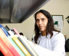 SEED, Professora Simone Cardoso de Moraes fala sobre a caravana da Poesia. 06-10-14.