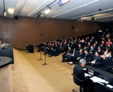 Jhenifer Mezzomo Spagnol participou do Jovem Senador, quando foi escolhida autora da 3ª melhor redação do Brasil, e do Jovem Parlamento, da Câmara Federal.